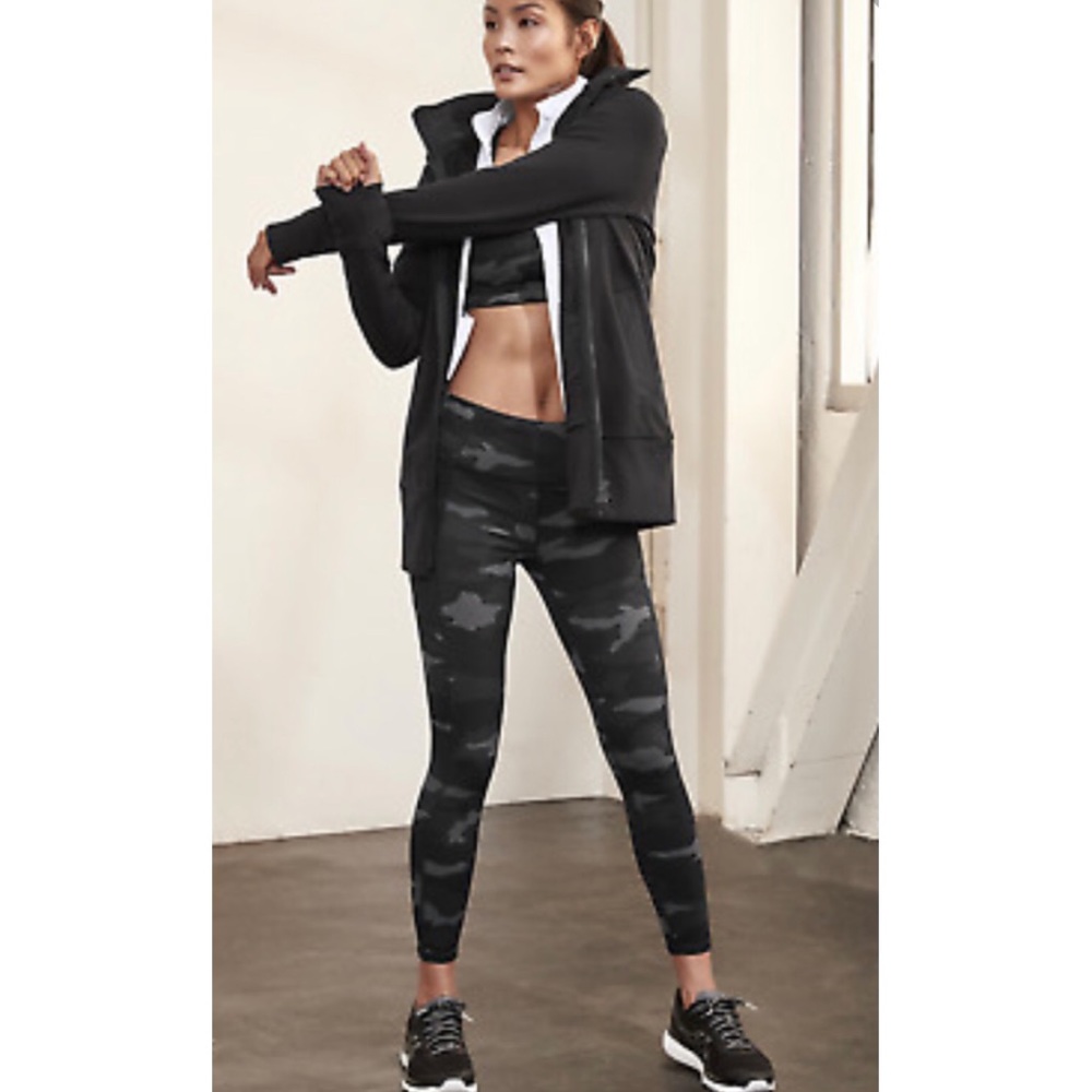 Athleta Camo Contender Leggings Zip Pocket size M